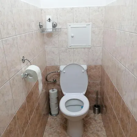Apartment Apartman U Tri Dubu